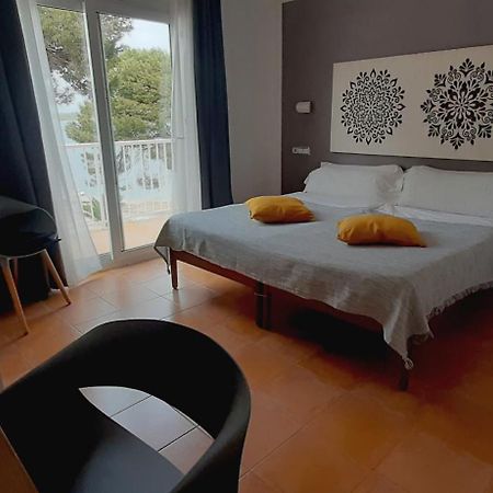 Hostal Bahia Azul Portocolom  Extérieur photo