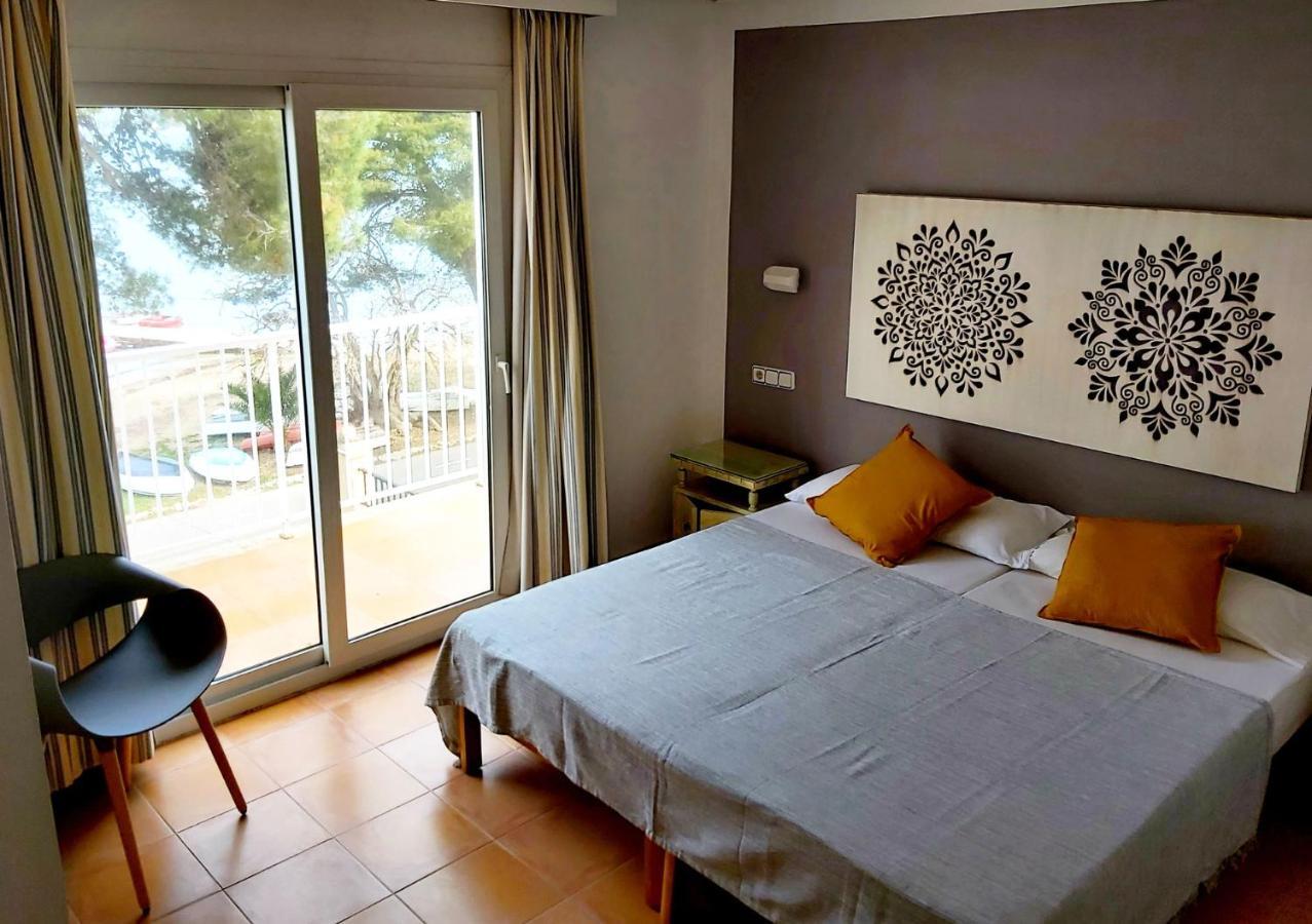 Hostal Bahia Azul Portocolom  Extérieur photo