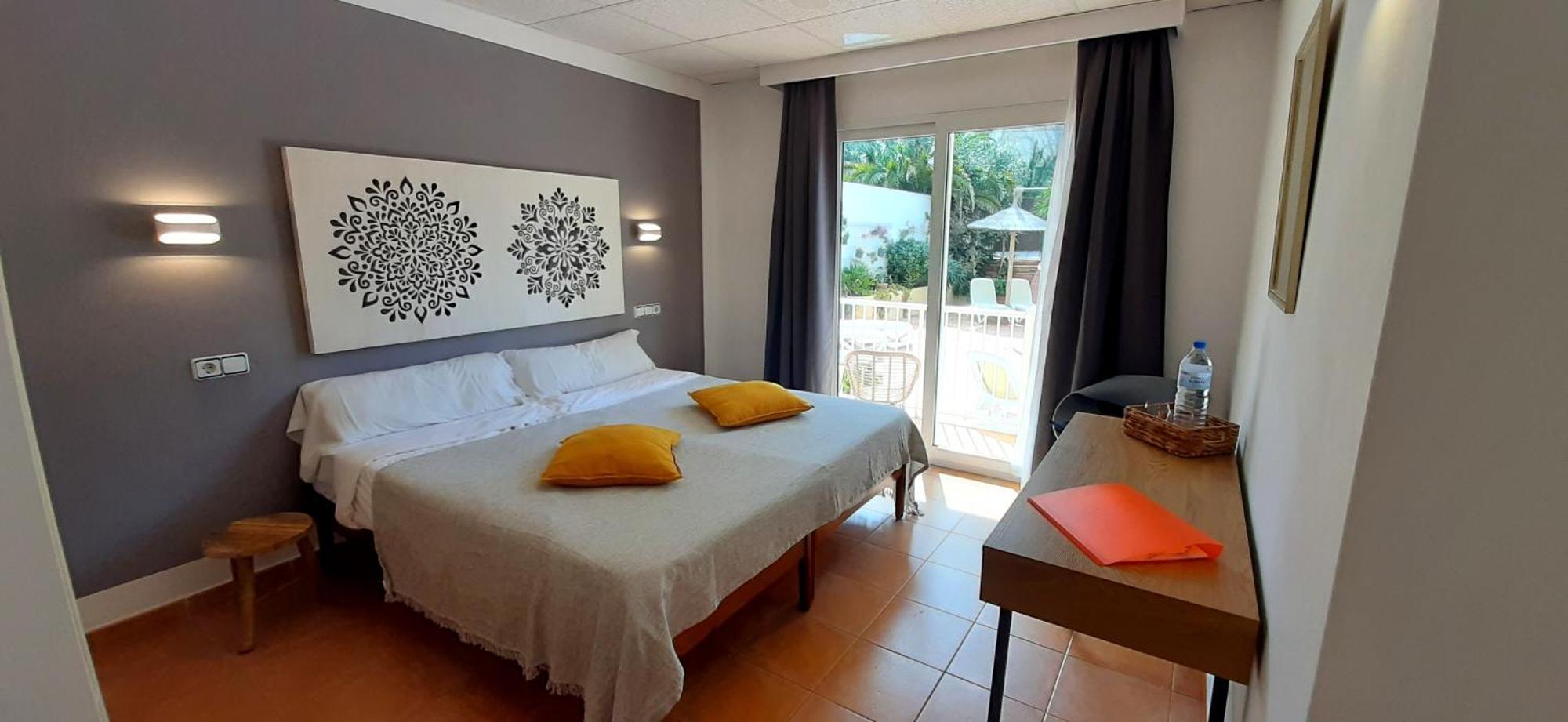 Hostal Bahia Azul Portocolom  Extérieur photo
